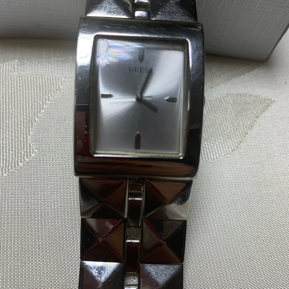 Guess watch - Picture 3 of 3